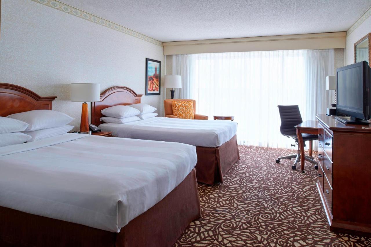 Milwaukee Marriott West Hotel Waukesha Exterior foto